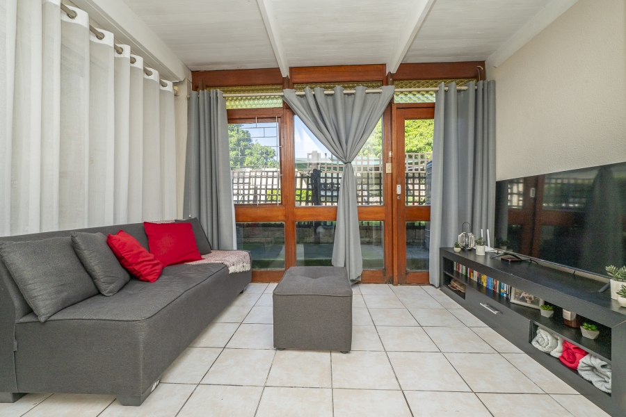 5 Bedroom Property for Sale in Kenridge Western Cape